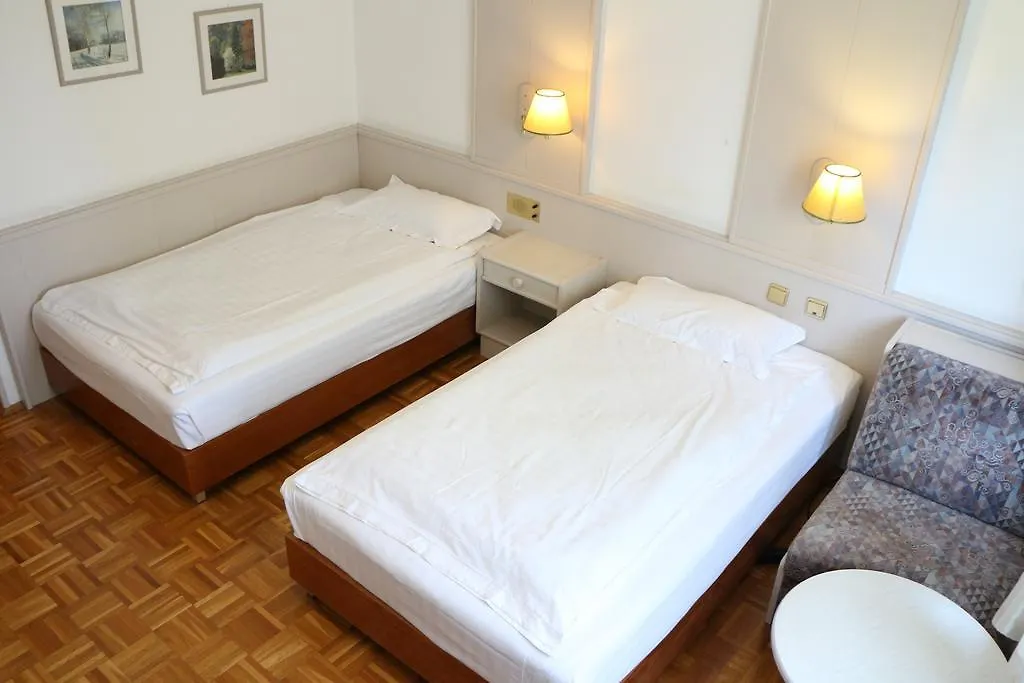 Hotel Wasserpalast - Breakfast For Free!!! 그라츠 2*,  오스트리아