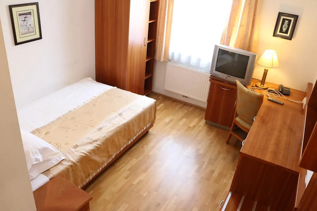 **  Hotel Wasserpalast - Breakfast For Free!!! غراتس النمسا