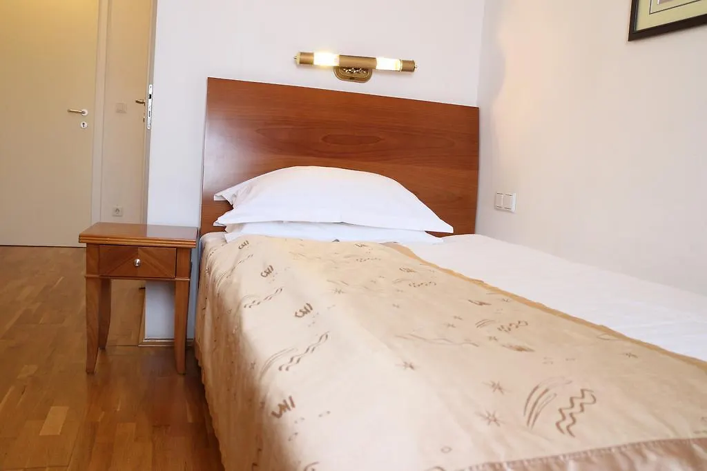 Hotel Wasserpalast - Breakfast For Free!!! غراتس 2*,  النمسا