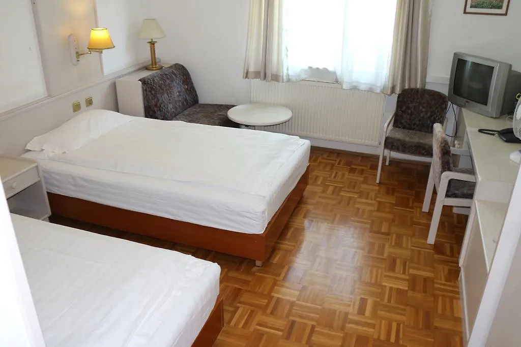 Hotel Wasserpalast - Breakfast For Free!!! غراتس